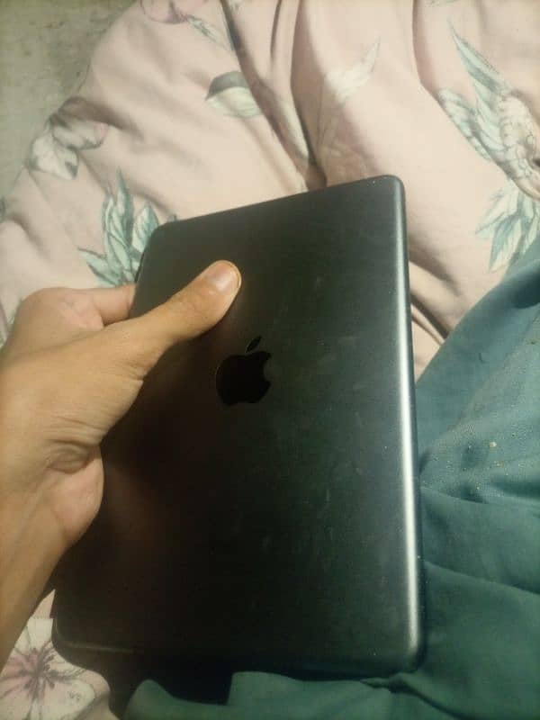 ipad mini 5 prefect condition. . 2