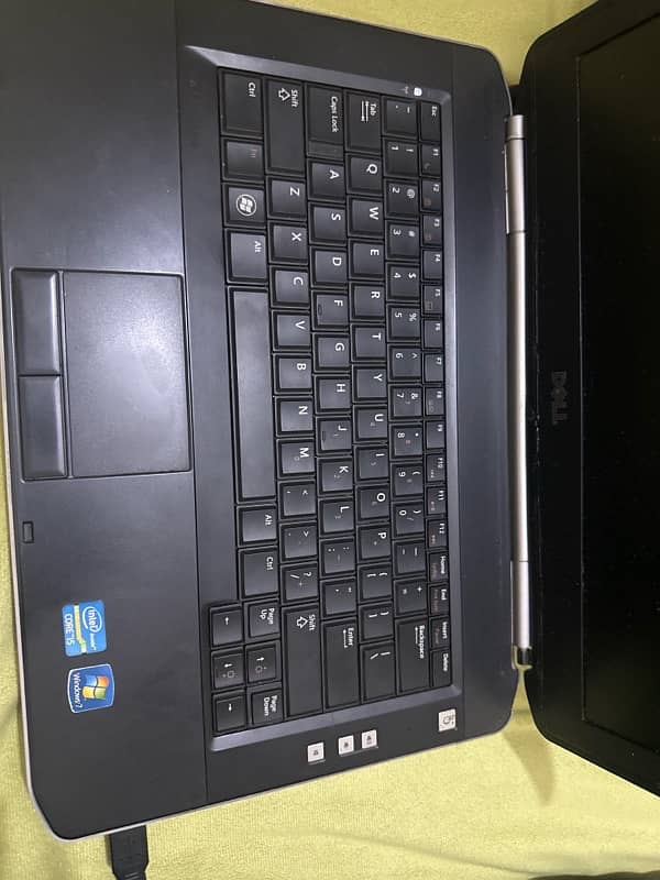 Dell leptop 10 \ 10 ssd 128 lagi hui hy inter core i5 2nd genration 1