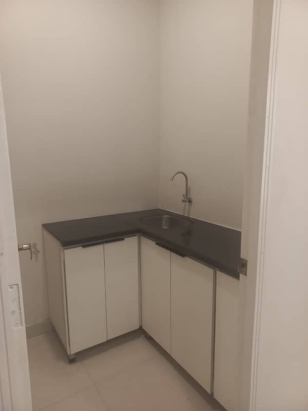 MAN SABA AVENUE VIP LAVISH FURNISHED OFFICE FOR RENT 24 &7 OFFICE WORK 16