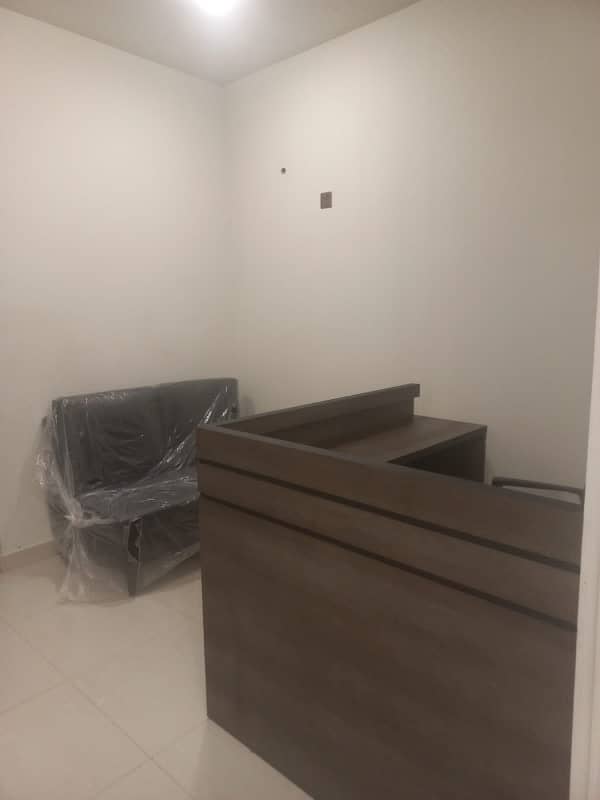 MAN SABA AVENUE VIP LAVISH FURNISHED OFFICE FOR RENT 24 &7 OFFICE WORK 17