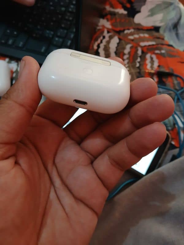 IAm selling Apple earbuds In good condition 0