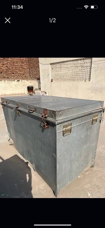 iron trunks 0