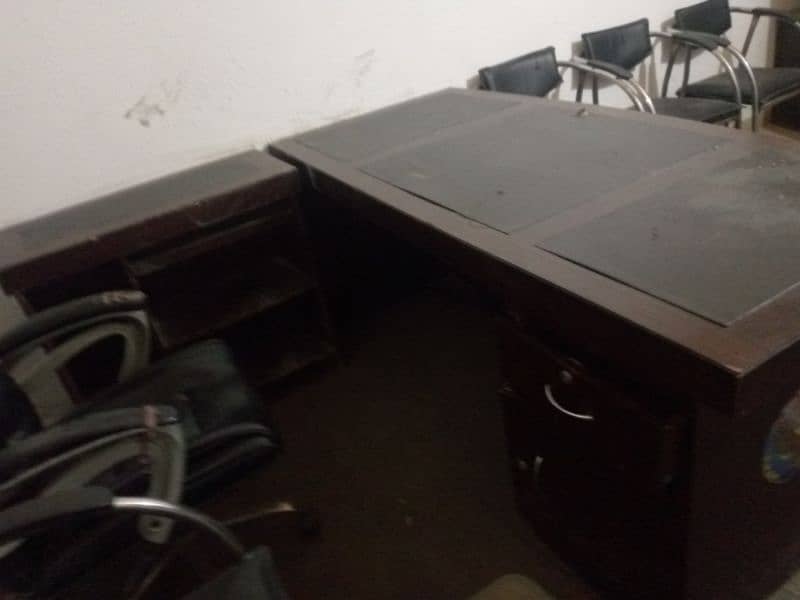office Boss table and boss chair and 4 client chair and 1 employ table 1