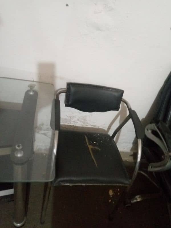 office Boss table and boss chair and 4 client chair and 1 employ table 3