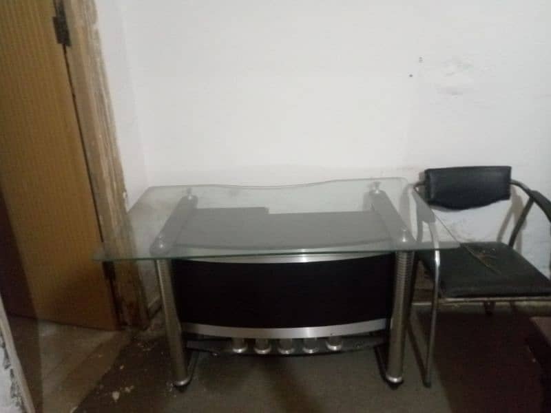 office Boss table and boss chair and 4 client chair and 1 employ table 4