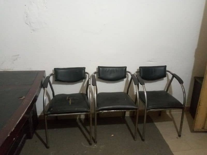 office Boss table and boss chair and 4 client chair and 1 employ table 5