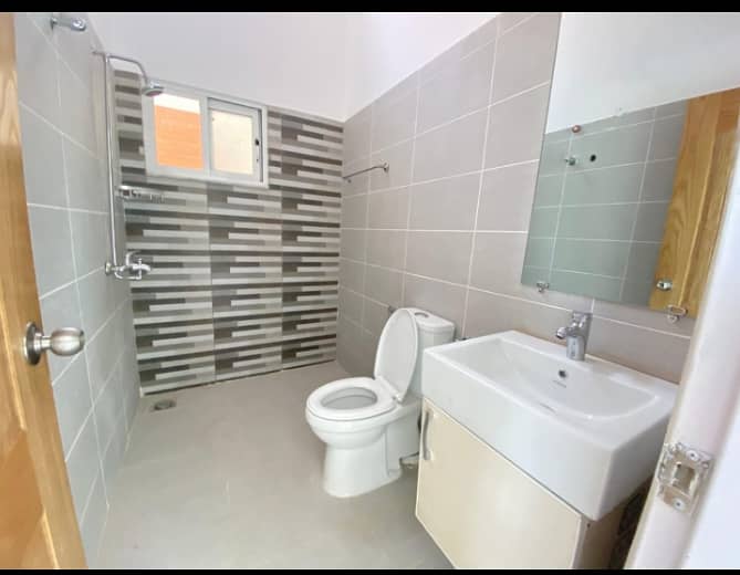 brand new one kanal upper portion available for rent with original picture attached 3