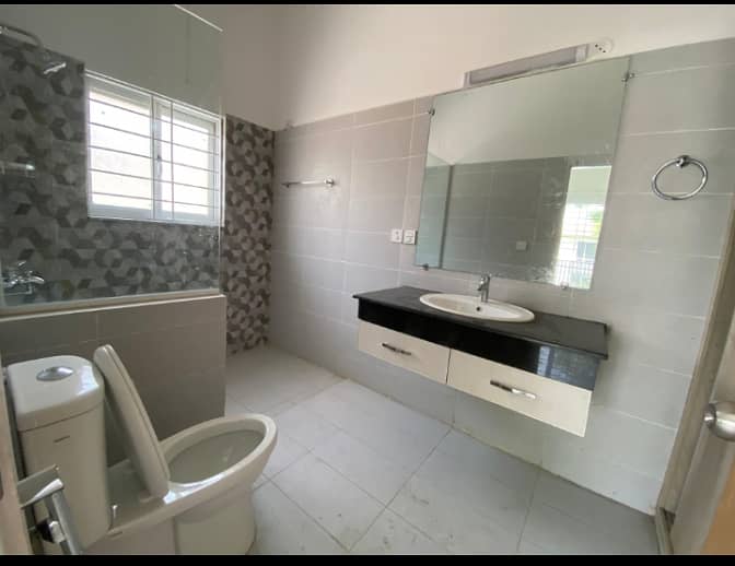 brand new one kanal upper portion available for rent with original picture attached 4