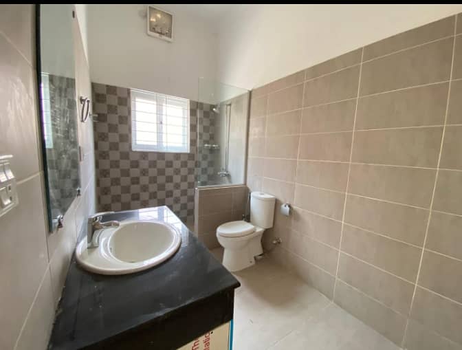 brand new one kanal upper portion available for rent with original picture attached 6