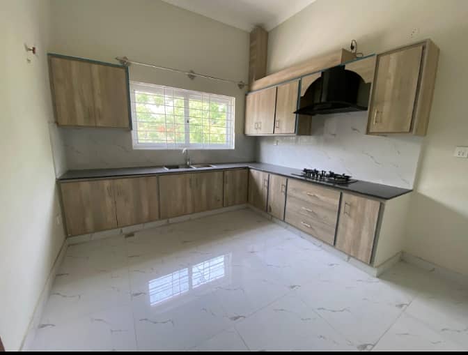 brand new one kanal upper portion available for rent with original picture attached 7