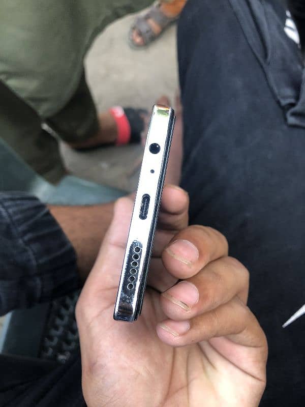 Tecno Cammon 30 1