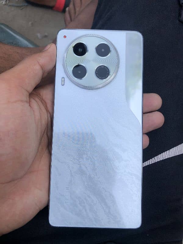 Tecno Cammon 30 5