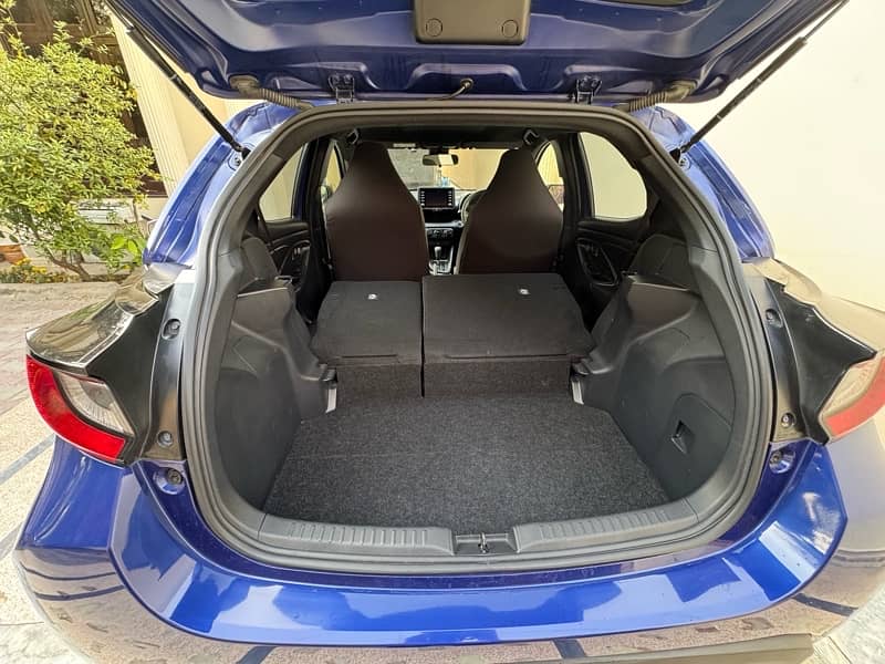 Toyota Yaris 2022 4