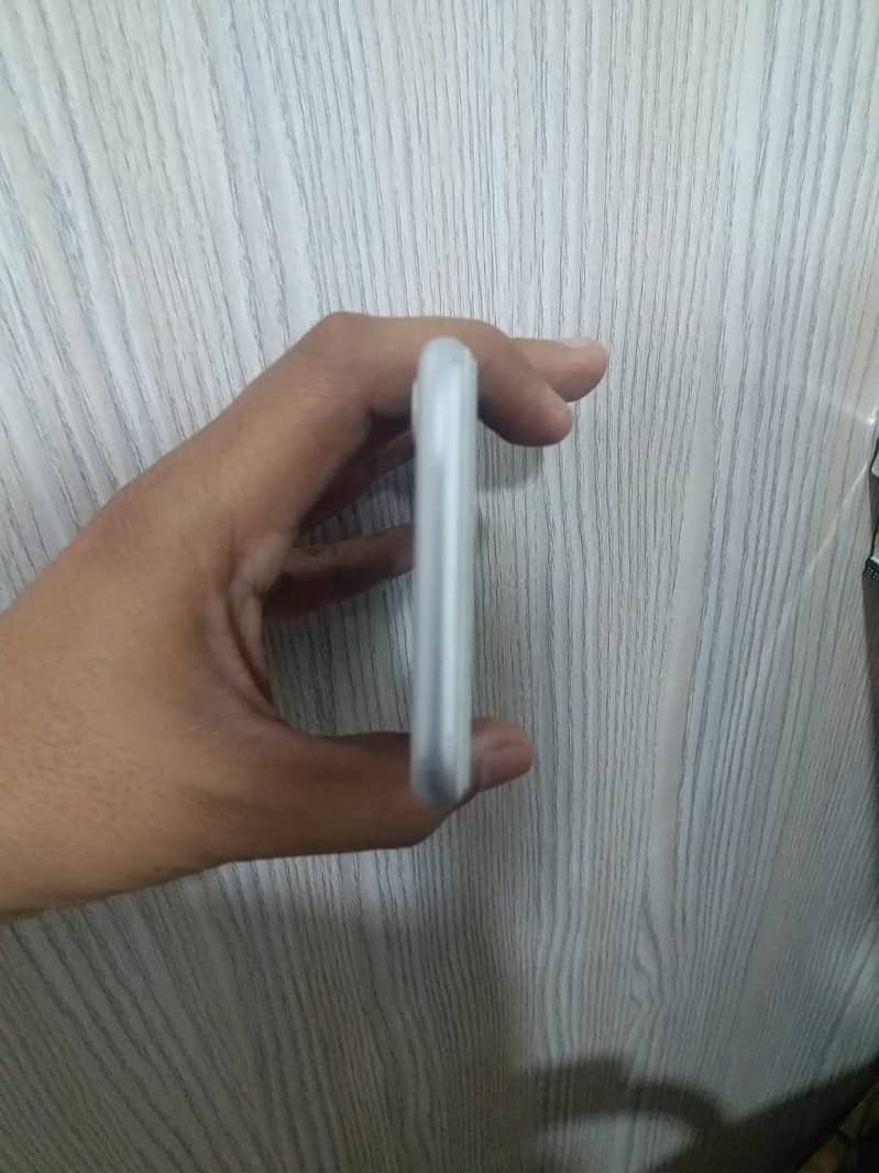 Apple iPhone 8 3