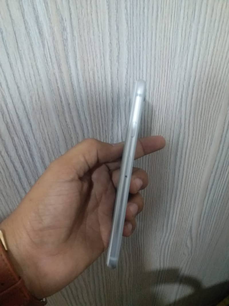 Apple iPhone 8 5
