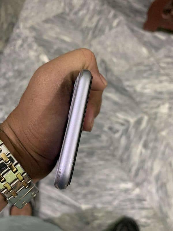 I phone 11 non PTA 4