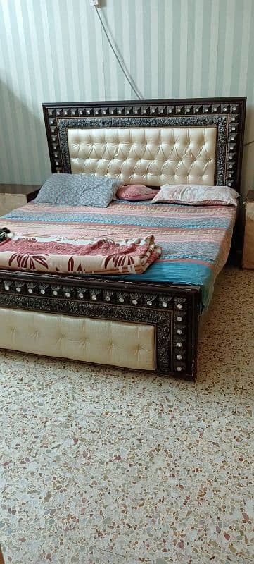 bed ,wardrobe and dressing table for sale 0