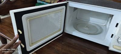 medium sized microwave oven