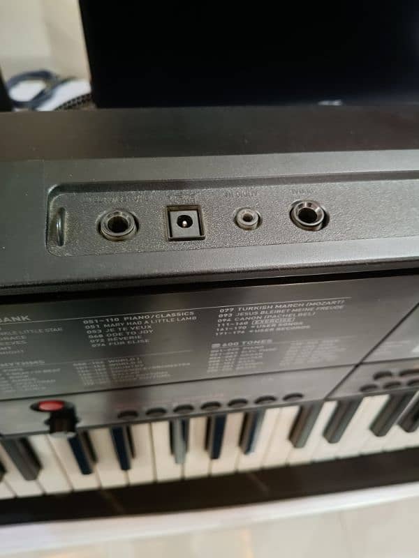 Casio Digital Piano CT-X700  61 Keys 2
