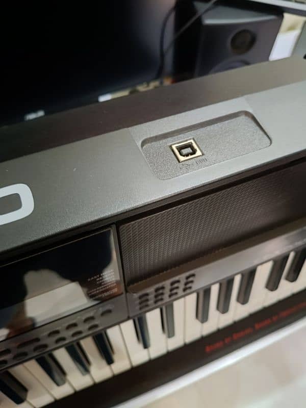 Casio Digital Piano CT-X700  61 Keys 3