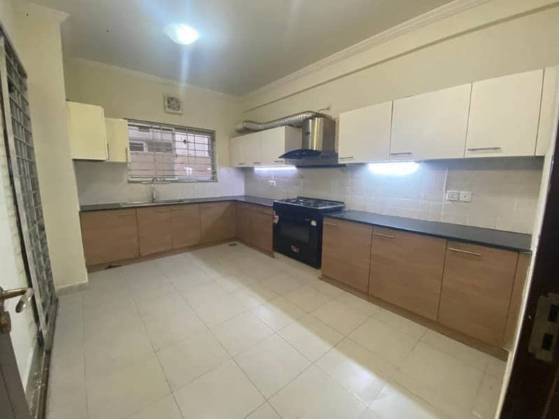 READY TO MOVE 235sq yd 3Bed DDL Villas FOR SALE at Precinct-27 Close to Jinnah Avenue and London Bridge 18