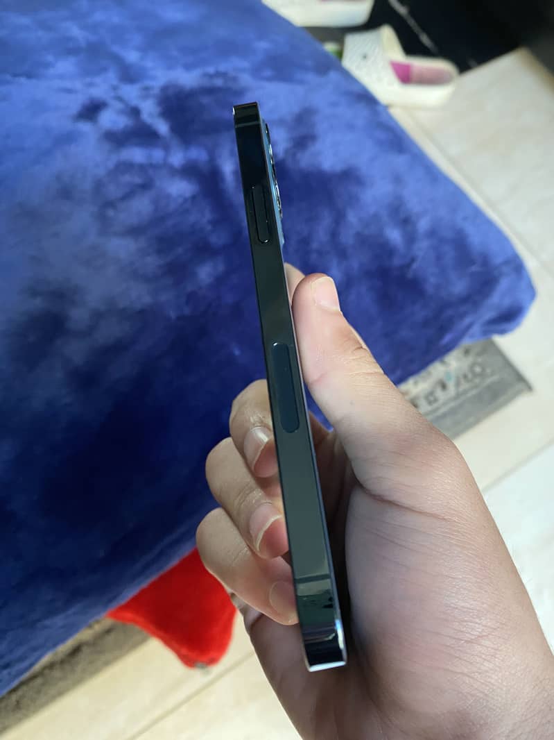 Iphone 12 pro max 4