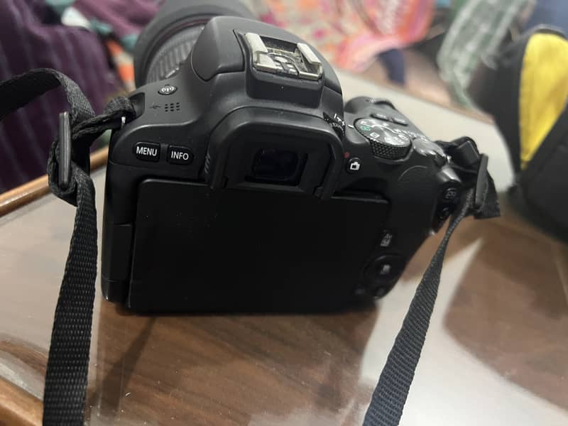 Canon dslr EOS200D 6