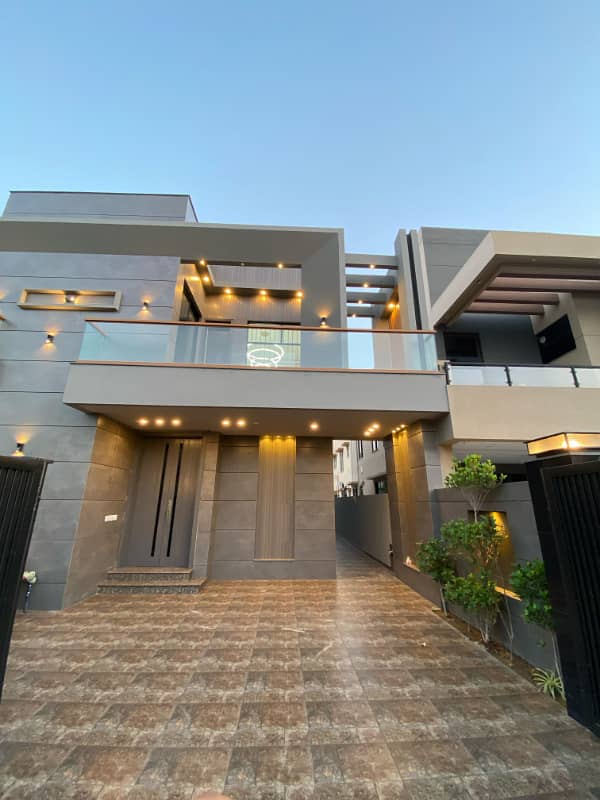 10.45 Marla Beautiful House Bahria Town, Lahore 4