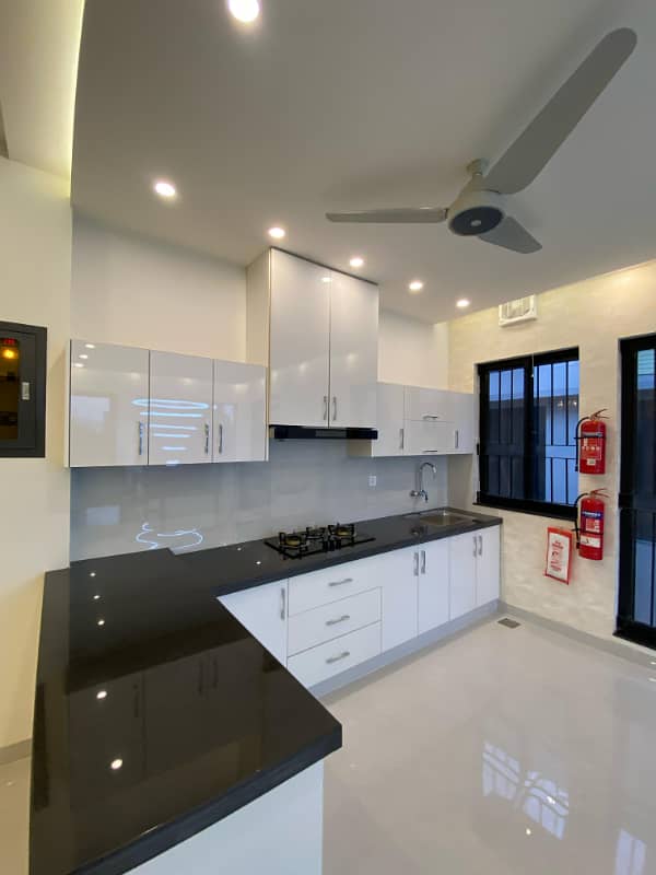 10.45 Marla Beautiful House Bahria Town, Lahore 18