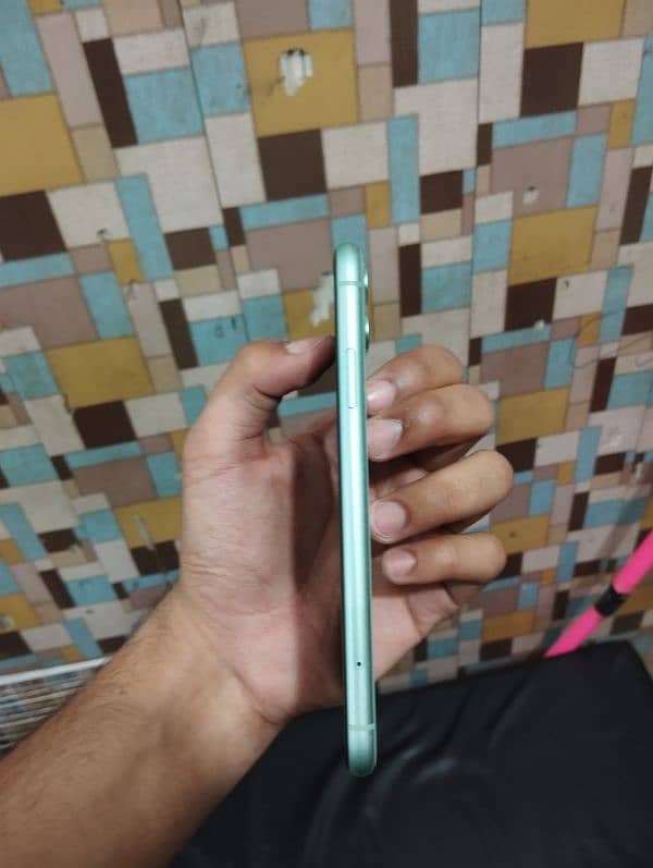 iPhone 11 jv new waterpack air tight 128GB 4 months sim time 3