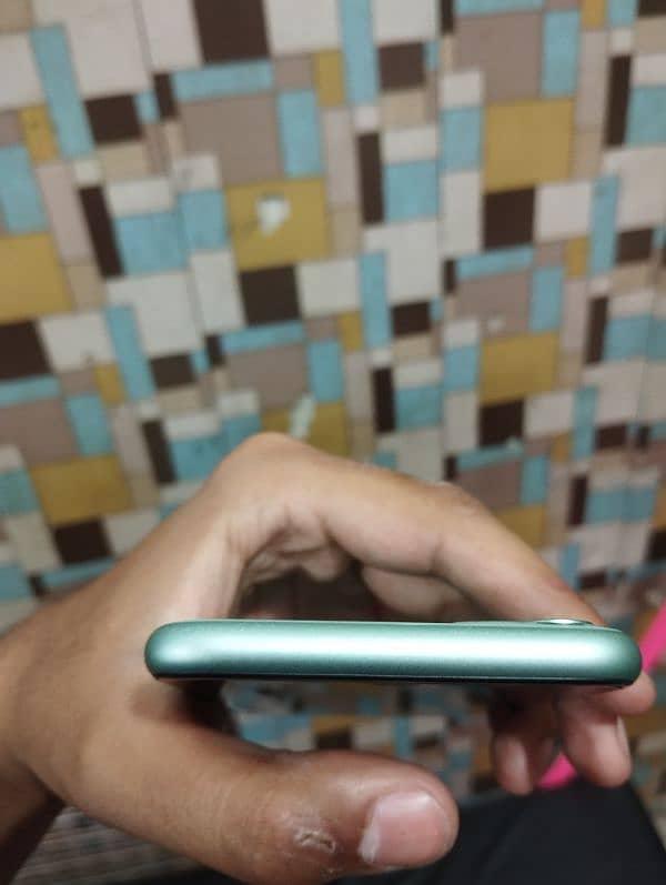 iPhone 11 jv new waterpack air tight 128GB 4 months sim time 6