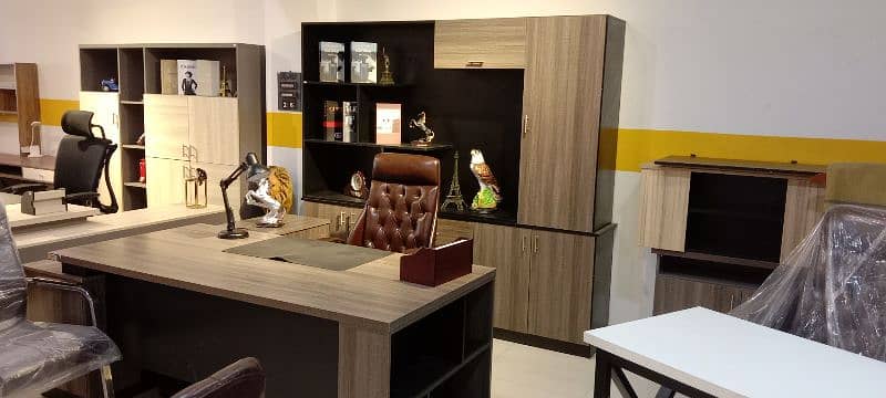 Executive table/ Office table 16