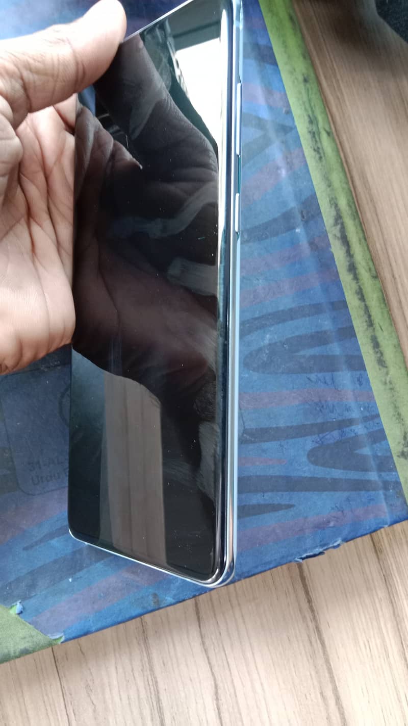 Samsung Mobile S20 Plus 4