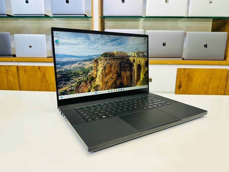 RAZER BLADE | 10th Gen | Intel Core i7 | 16GB With 512 GB 2
