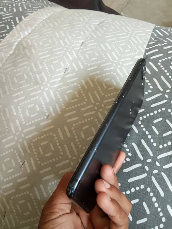 urgent sell iphone 7plus non pta 3