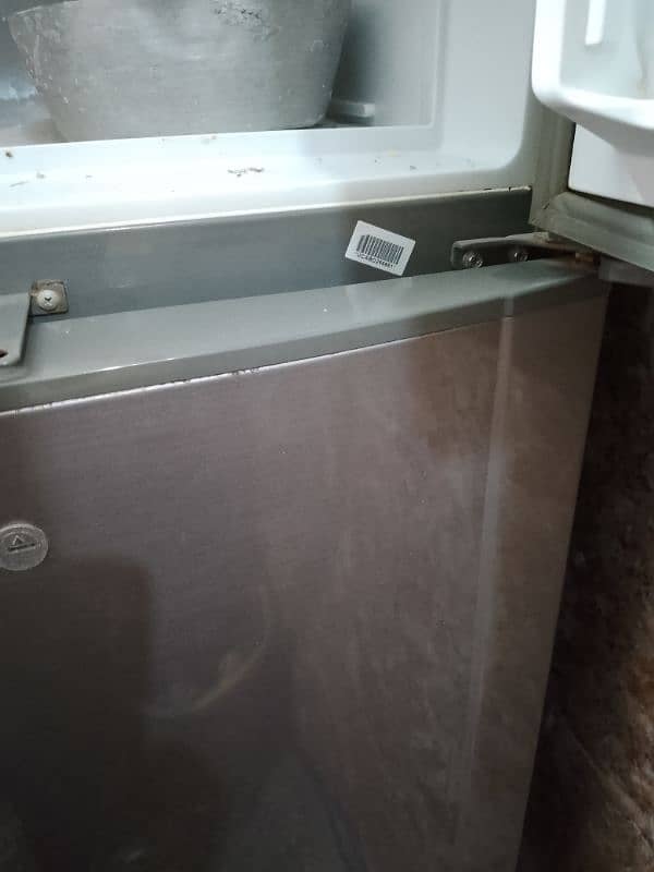 I am sale my dawlance refrigerator in good condition 2