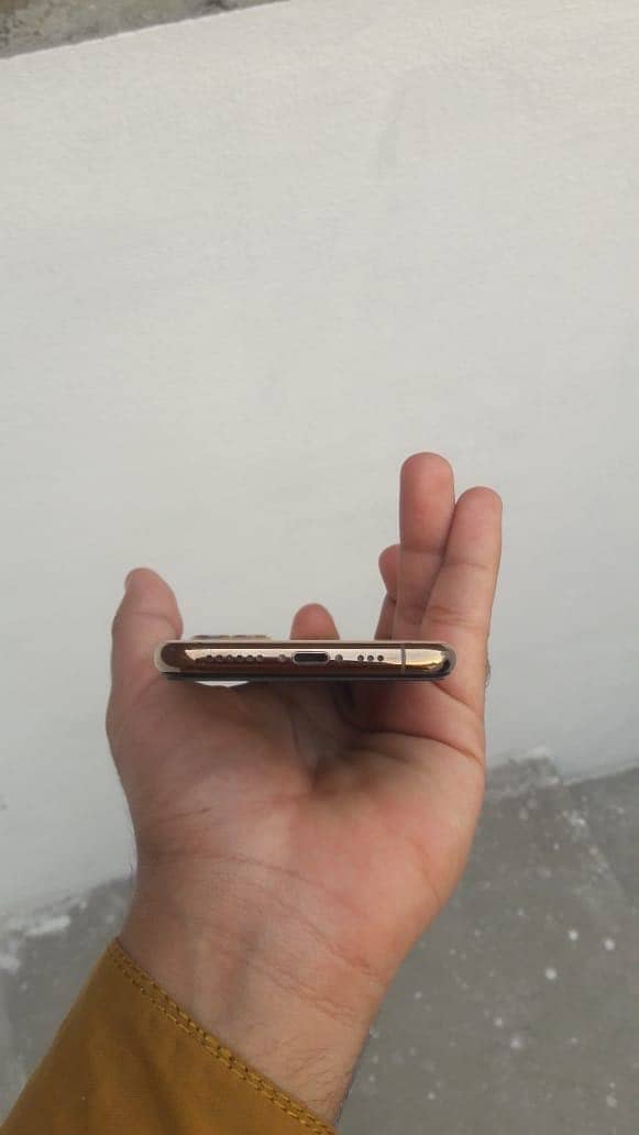 iphone 11 pro -non pta- 64gb- just disply change- battery service 2