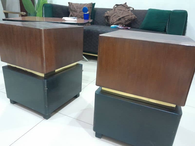 Elegant desigh 2 side tables 0