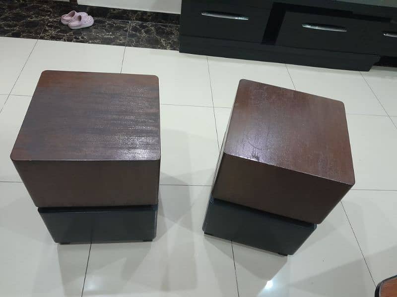 Elegant desigh 2 side tables 1