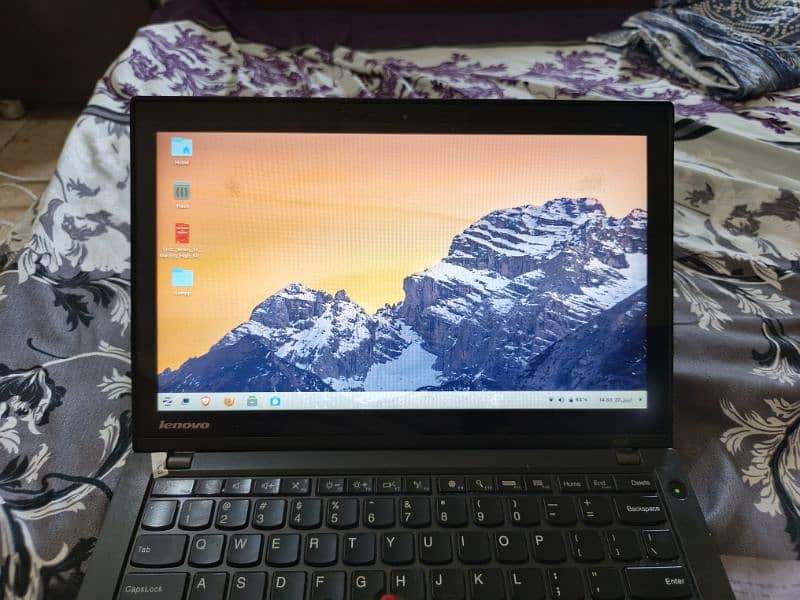 Lenovo ThinkPad X240 | Core i5 4th Gen – Touchscreen, Backlit Keyboard 1