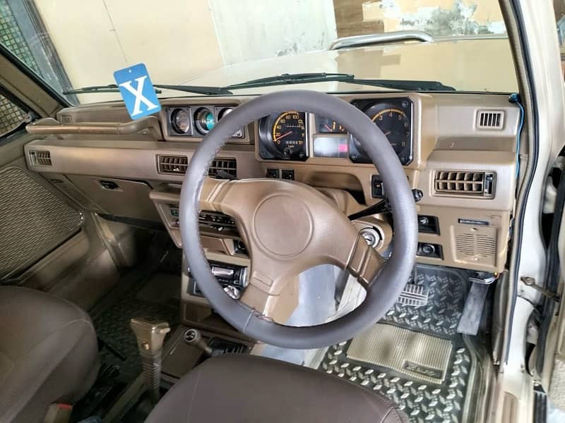 Mitsubishi Pajero 1986 Exceed 3.0 5