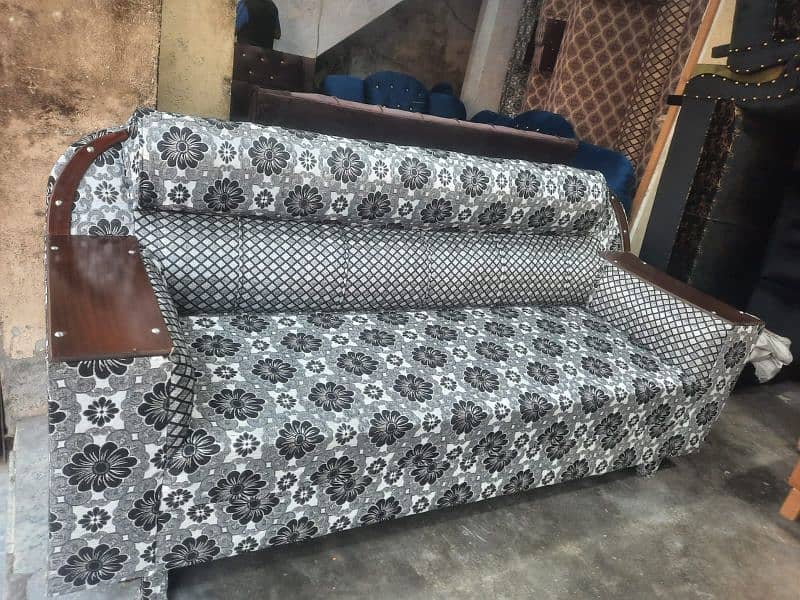 sofa set brand new whol sel rait par available hei. 2