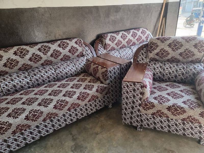 sofa set brand new whol sel rait par available hei. 7