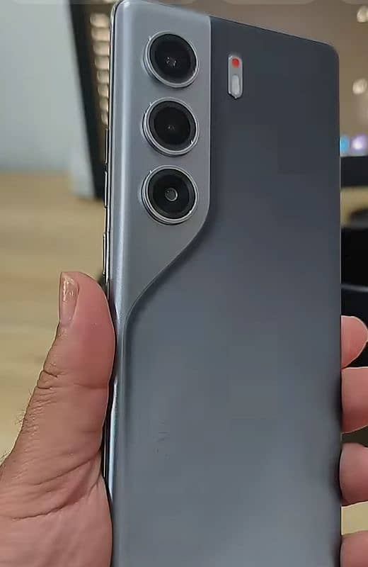 tacno camon 40 pro 0