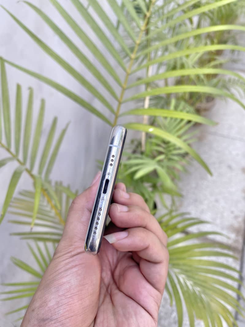 iPhone 11 Pro 4