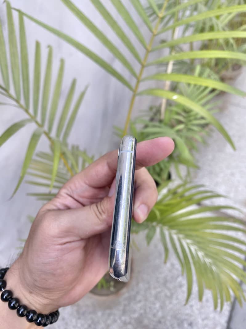 iPhone 11 Pro 5