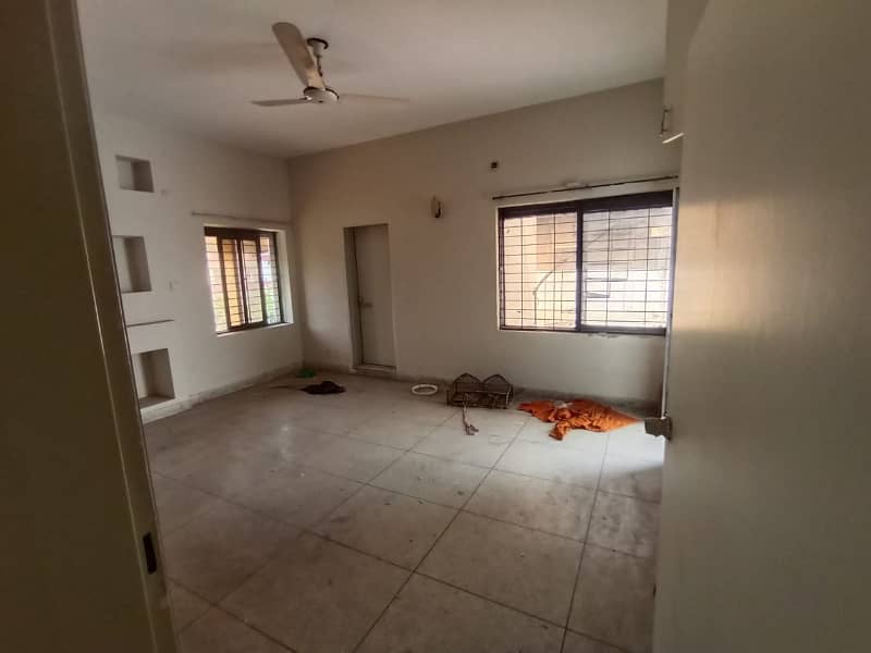 25 MARLA UPPER PORTION FOR RENT IN DHA PHASE 1 NEAR H BLOCK MARKET 2