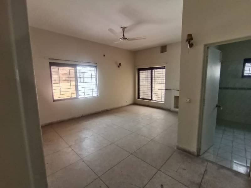 25 MARLA UPPER PORTION FOR RENT IN DHA PHASE 1 NEAR H BLOCK MARKET 5