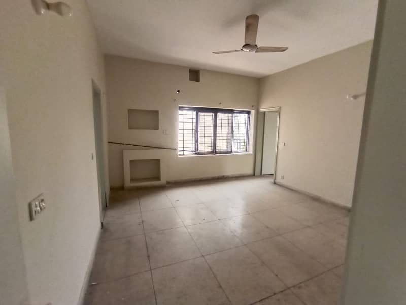 25 MARLA UPPER PORTION FOR RENT IN DHA PHASE 1 NEAR H BLOCK MARKET 7