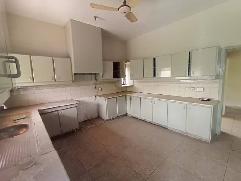 25 MARLA UPPER PORTION FOR RENT IN DHA PHASE 1 NEAR H BLOCK MARKET 10
